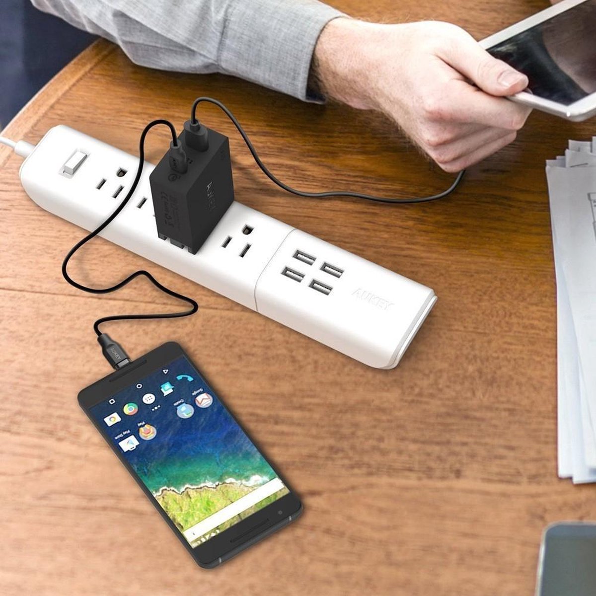 Aukey Quick Charge 3.0 Oplader PA-Y2 - 1 USB poort + 1 USB-C poort - Black